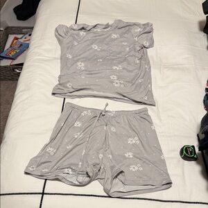 Women's Gray Floral Pajama Set